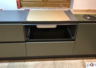 Grey Handle-less Kitchen | Panelven Kitchens | Hampshire