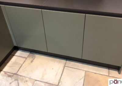 Grey Handle-less Kitchen | Panelven Kitchens | Hampshire